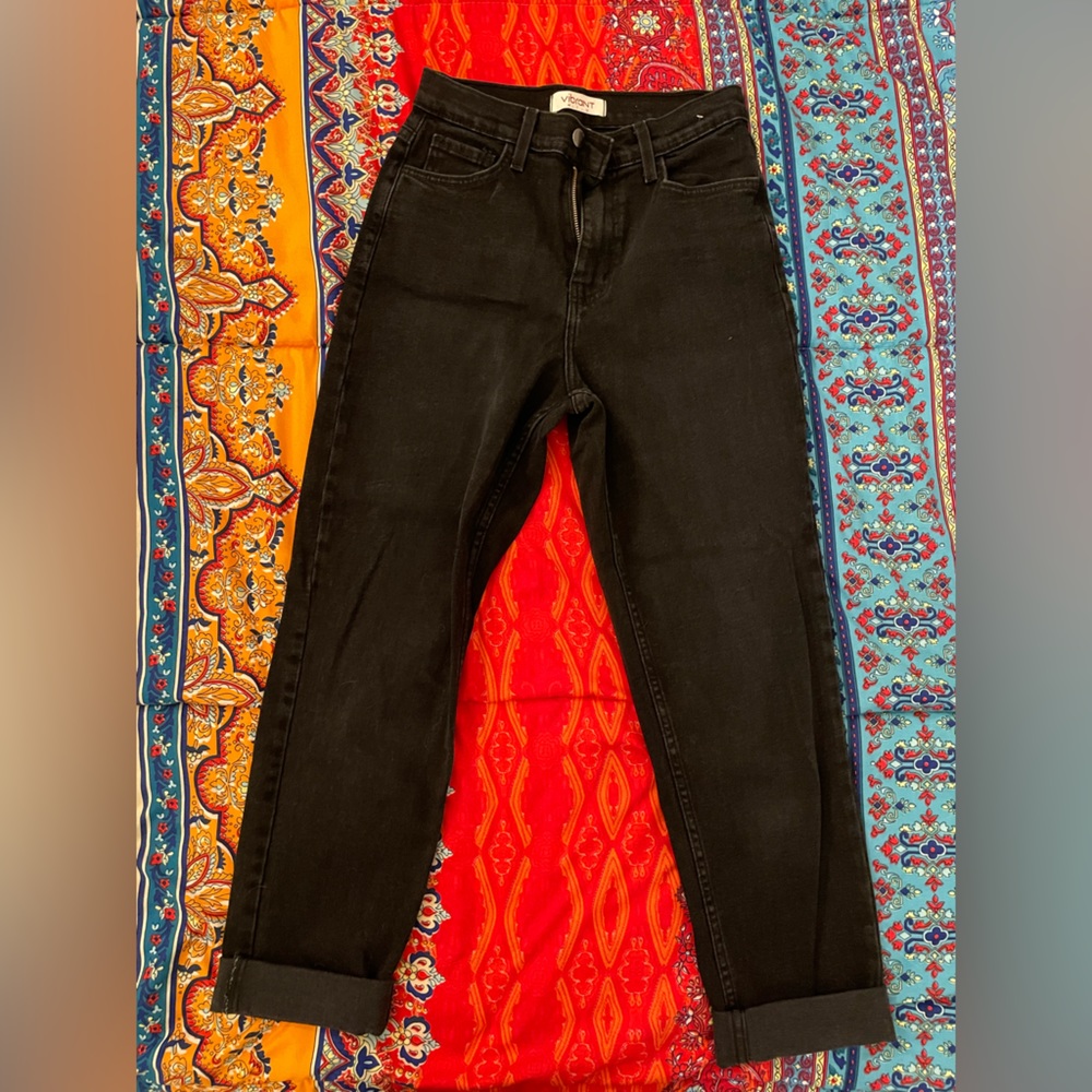 Black high rise cropped jeans.